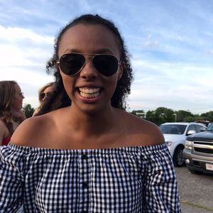 Meet your Posher, Nadia